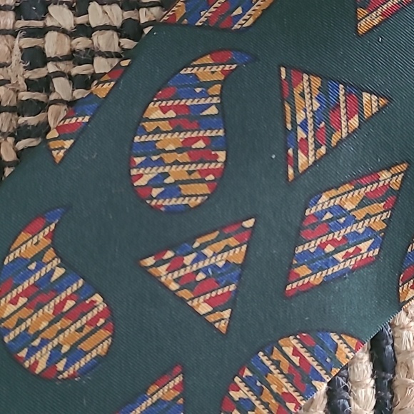 METROPOLITAN MUSEUM OF ART SILK NECK TIE - Picture 4 of 4